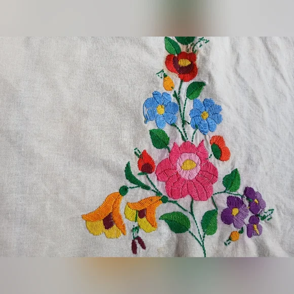 Vintage Handmade Embroidered Table Runner - Picture 3 of 7